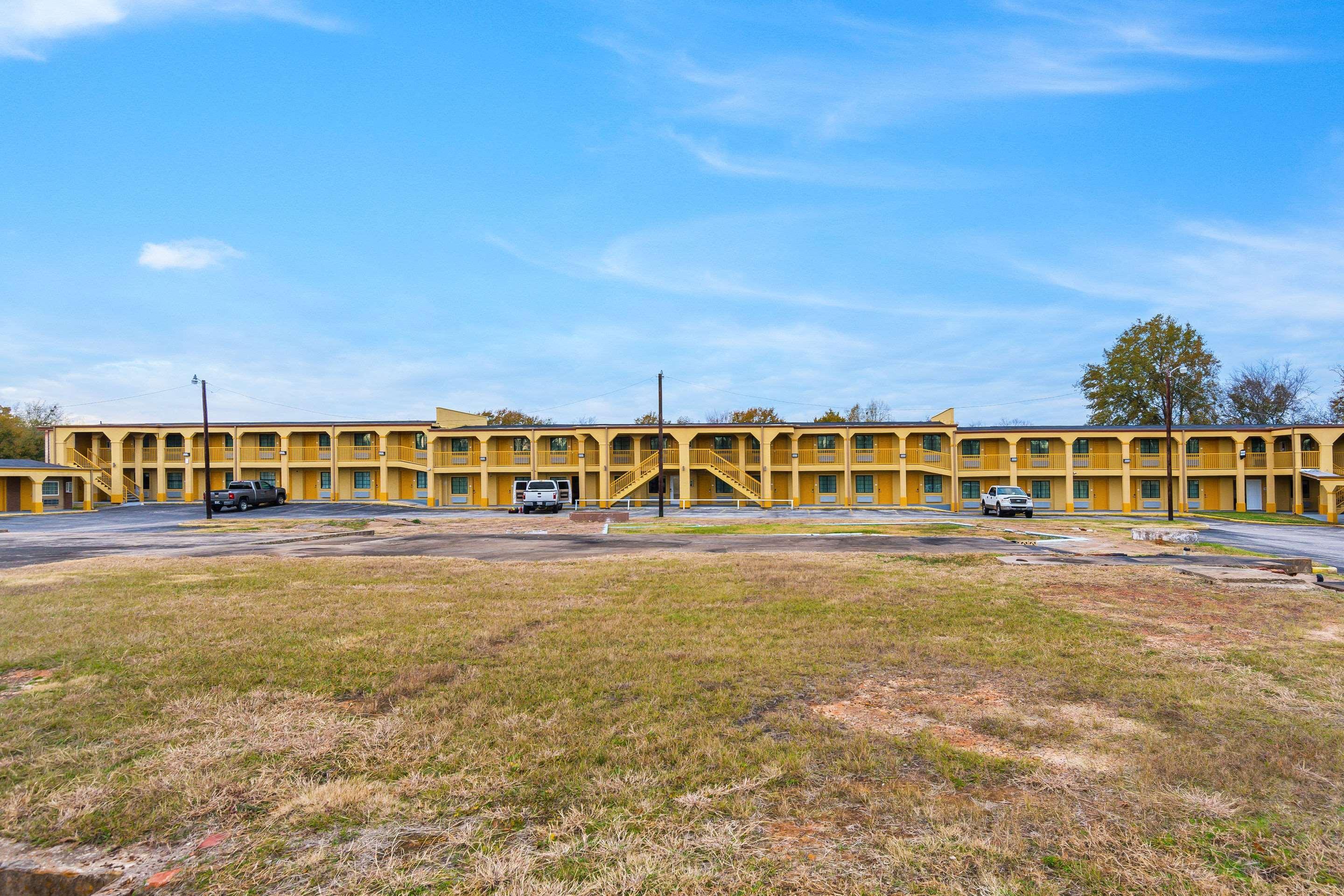 Super 8 By Wyndham Palestine Tx Hotel Buitenkant foto