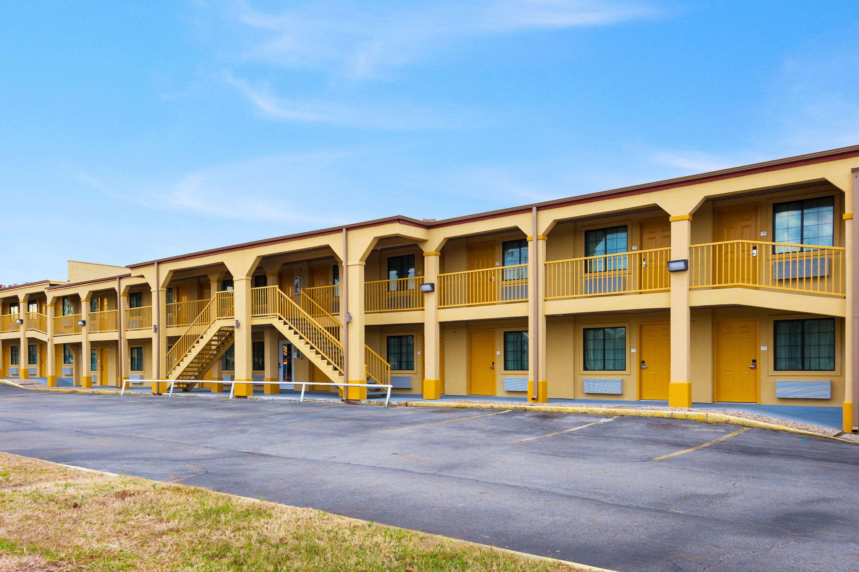 Super 8 By Wyndham Palestine Tx Hotel Buitenkant foto