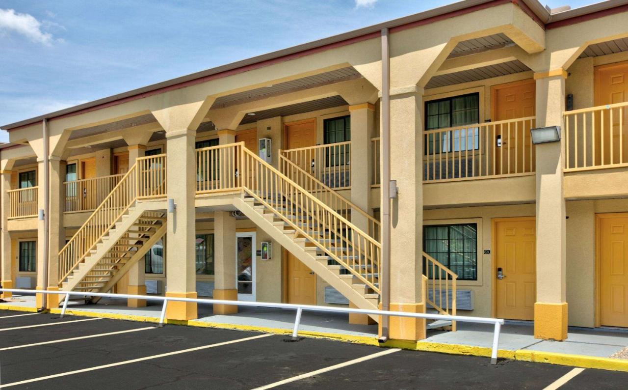 Super 8 By Wyndham Palestine Tx Hotel Buitenkant foto