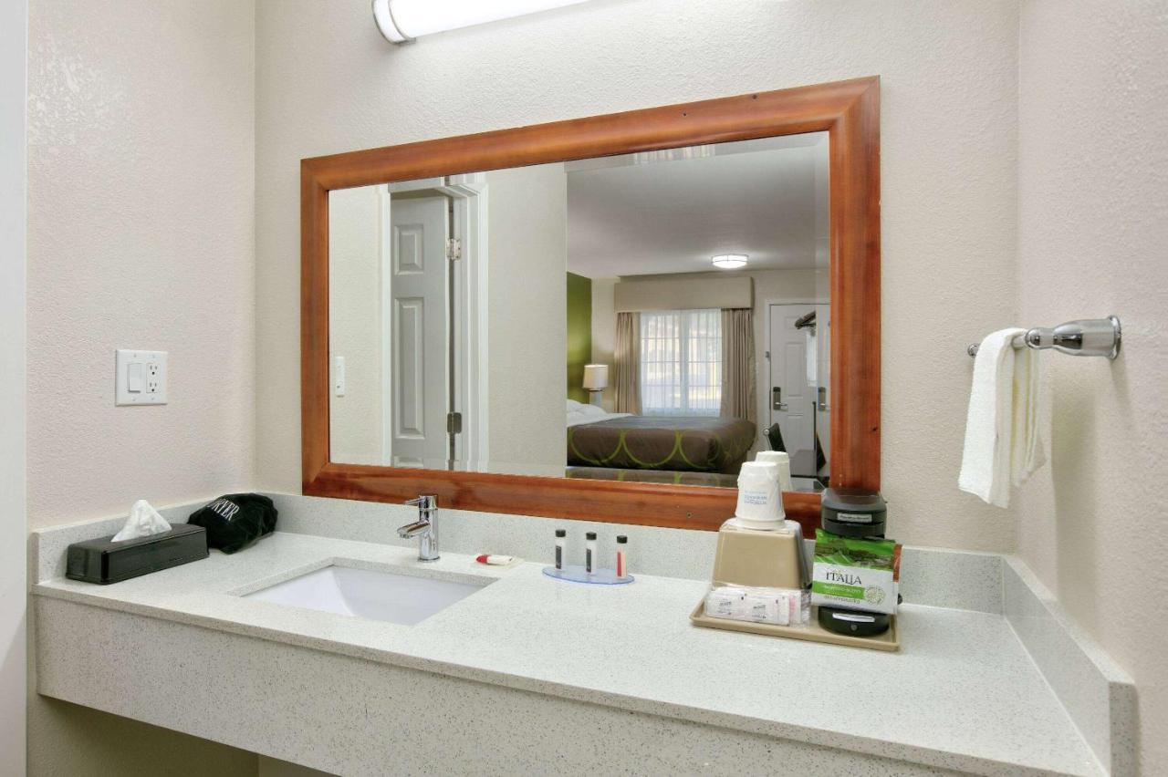 Super 8 By Wyndham Palestine Tx Hotel Buitenkant foto