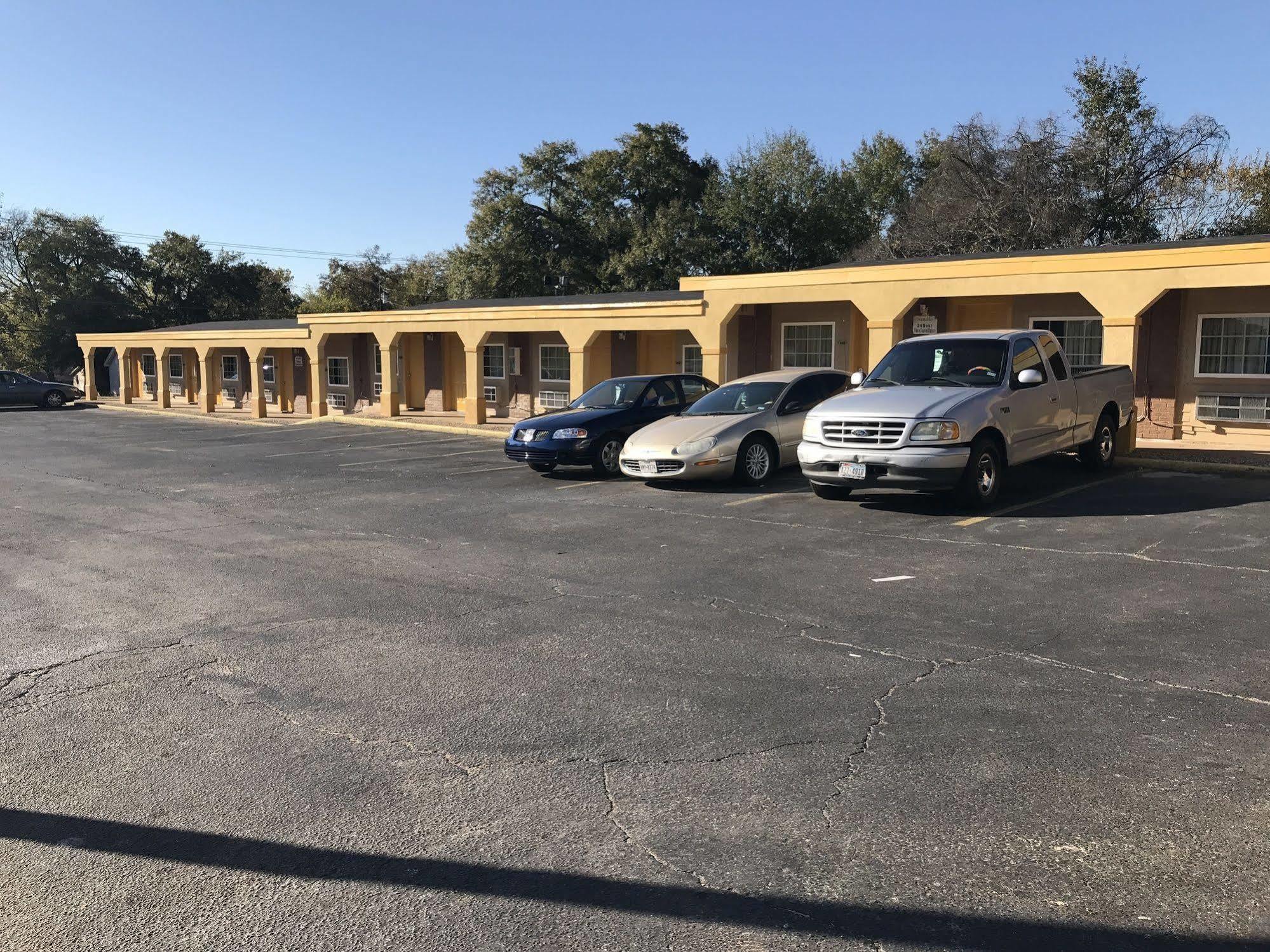 Super 8 By Wyndham Palestine Tx Hotel Buitenkant foto