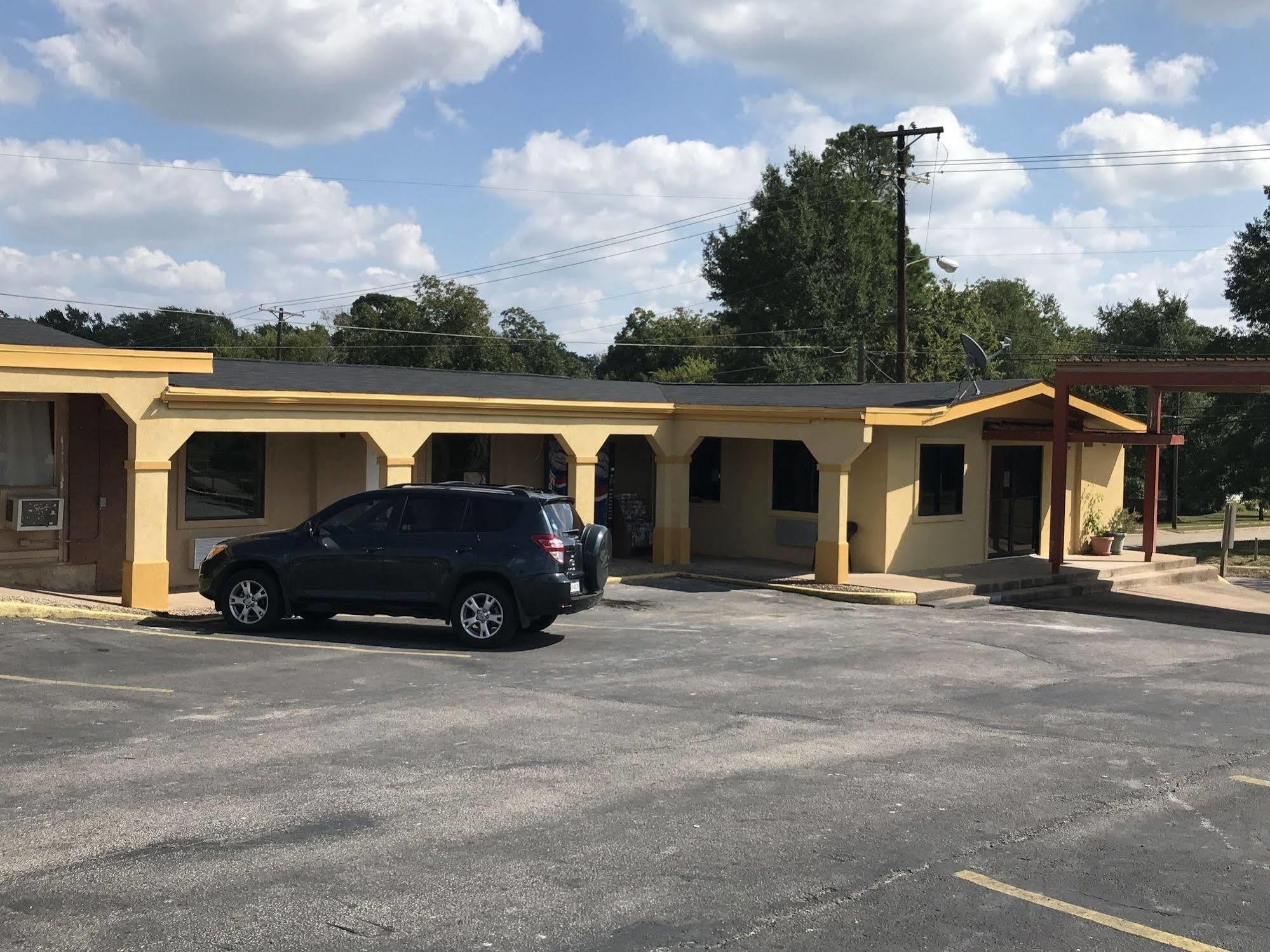 Super 8 By Wyndham Palestine Tx Hotel Buitenkant foto